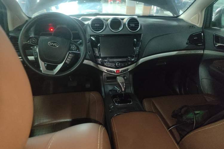 Used BYD S7 2015 2.0T Upgraded Automatic Luxury Version Audio And AC Panel