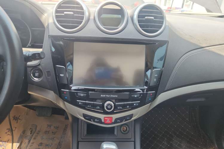 Used BYD S7 2015 2.0T Upgraded Automatic Luxury Version Audio And AC Panel