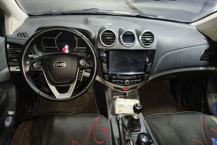 Used BYD S7 2015 1.5T Upgraded Manual Luxury Model Center Console