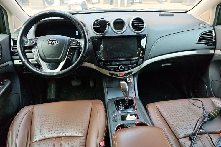 Used BYD S7 2015 2.0T Upgraded Automatic Flagship Version Center Console
