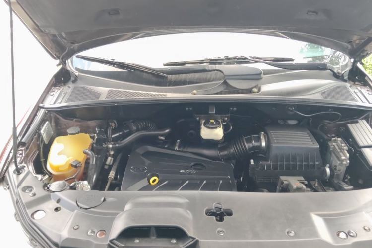 Used BYD S7 2015 2.0T Automatic Prestige Model Engine Bay