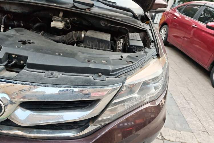 Used BYD S7 2015 2.0T Upgraded Automatic Flagship Version Engine Bay Left