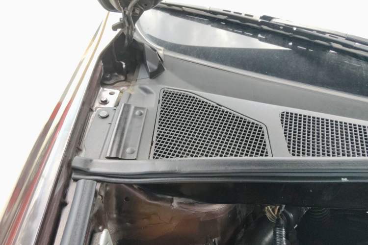Used BYD S7 2015 2.0T Automatic Prestige Model Engine Bay Right