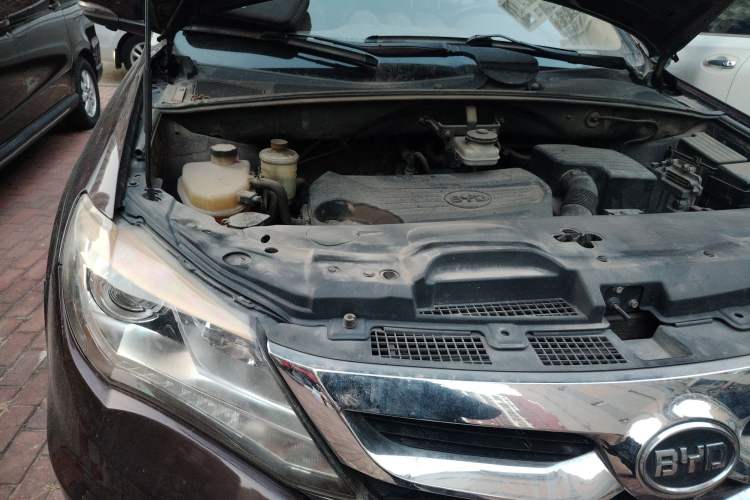 Used BYD S7 2015 1.5T Upgraded Manual Luxury Model Engine Bay Right