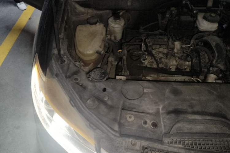 Used BYD S7 2015 1.5T Upgraded Manual Luxury Model Engine Bay Right