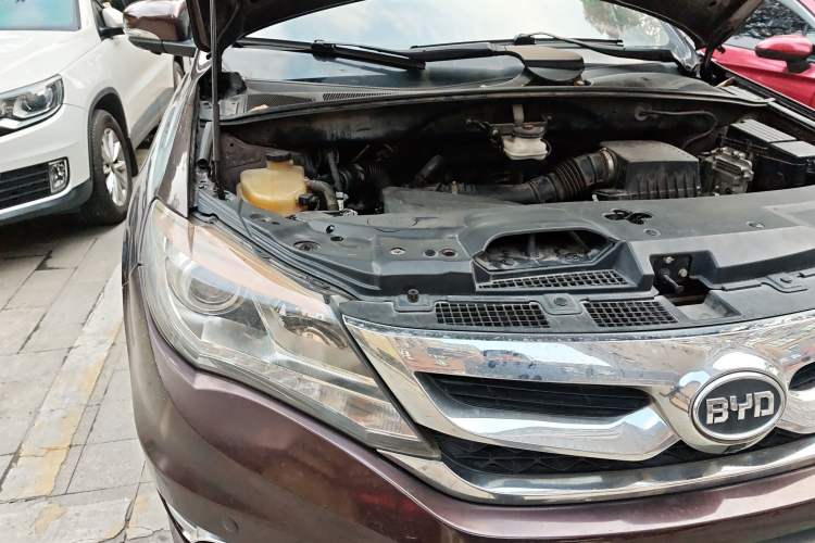 Used BYD S7 2015 2.0T Upgraded Automatic Flagship Version Engine Bay Right