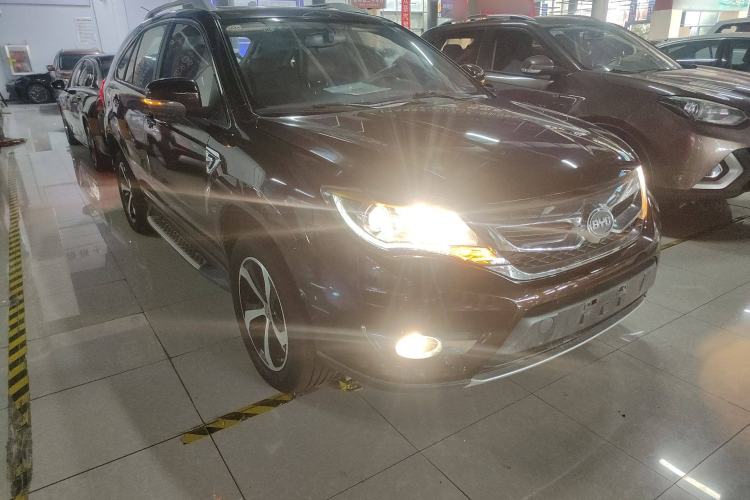 Used BYD S7 2015 2.0T Upgraded Automatic Luxury Version Exterior 2
