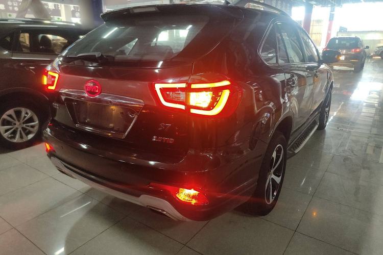 Used BYD S7 2015 2.0T Upgraded Automatic Luxury Version Exterior 5