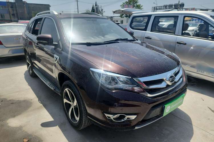 Used BYD S7 2015 2.0T Upgraded Automatic Luxury Version Front Right 45 Deg