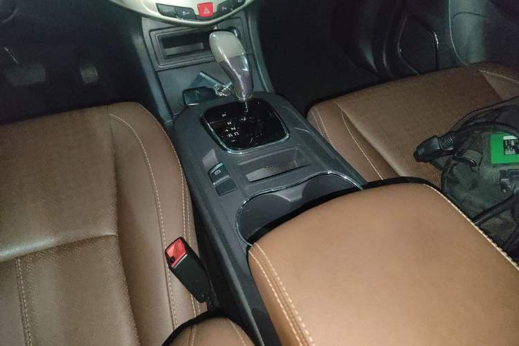 Used BYD S7 2015 2.0T Upgraded Automatic Luxury Version Gear Lever