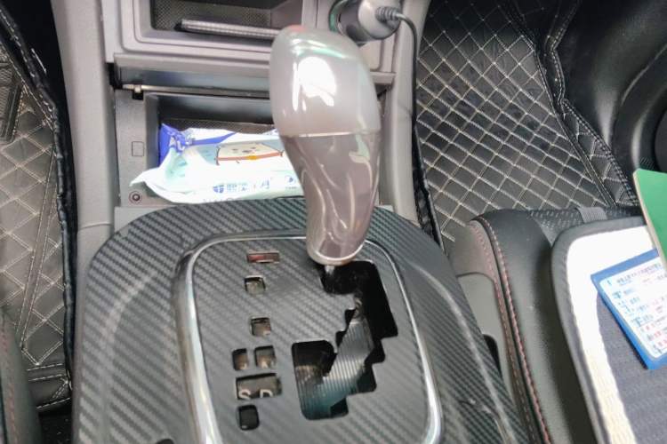 Used BYD S7 2015 2.0T Automatic Prestige Model Gear Lever