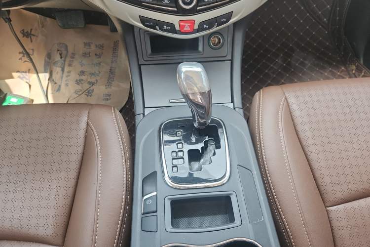 Used BYD S7 2015 2.0T Upgraded Automatic Luxury Version Gear Lever