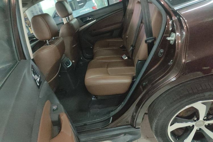 Used BYD S7 2015 2.0T Upgraded Automatic Luxury Version Interior 4