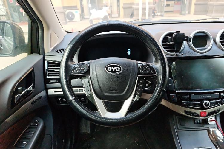 Used BYD S7 2015 2.0T Upgraded Automatic Flagship Version Steering Wheel