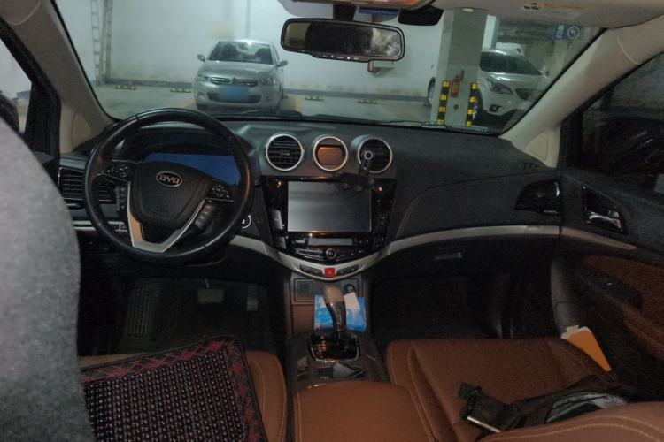 Used BYD S7 2015 2.0T Upgraded Automatic Flagship Version Center Console
