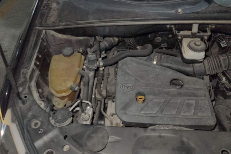 Used BYD S7 2015 2.0T Upgraded Automatic Flagship Version Engine Bay Right