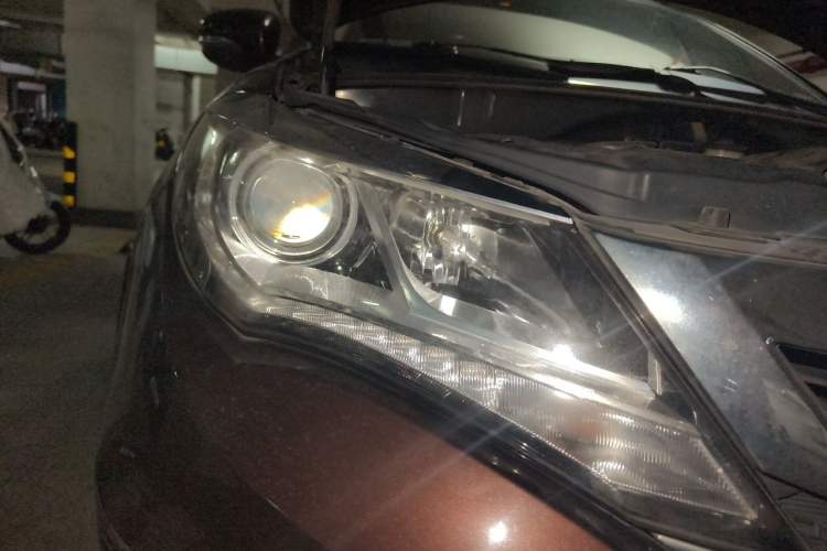 Used BYD S7 2015 2.0T Upgraded Automatic Flagship Version Right Front Headlight
