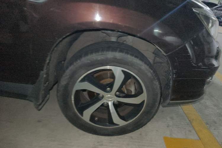 Used BYD S7 2015 2.0T Upgraded Automatic Flagship Version Right Front Wheel Hub