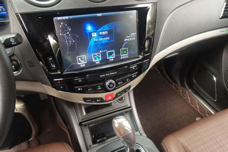 Used BYD S7 2015 2.0T Upgraded Automatic Luxury Version Audio And AC Panel