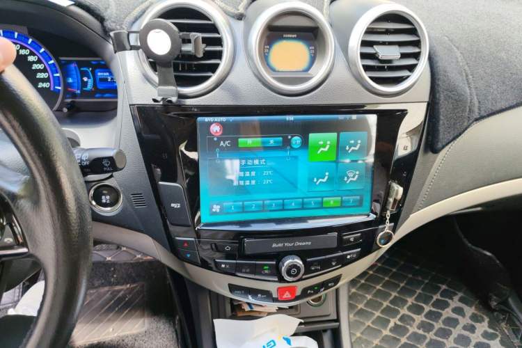 Used BYD S7 2015 2.0T Upgraded Automatic Luxury Version Audio And AC Panel