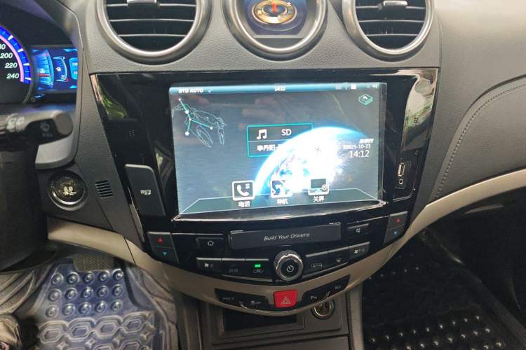 Used BYD S7 2015 2.0T Upgraded Automatic Luxury Version Audio And AC Panel