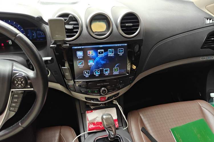 Used BYD S7 2015 2.0T Upgraded Automatic Luxury Version Audio And AC Panel