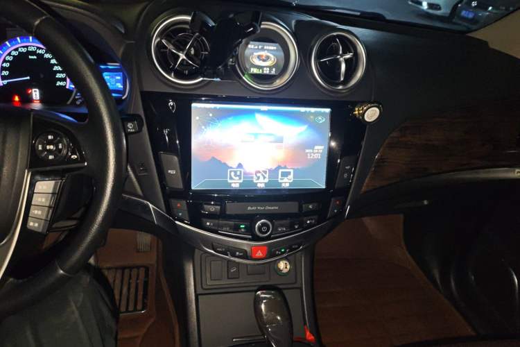 Used BYD S7 2015 2.0T Upgraded Automatic Luxury Version Audio And AC Panel