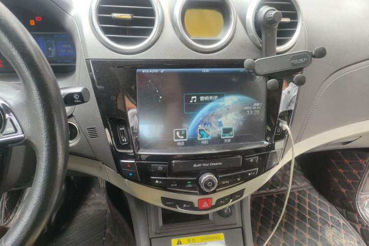 Used BYD S7 2015 2.0T Upgraded Automatic Luxury Version Audio And AC Panel