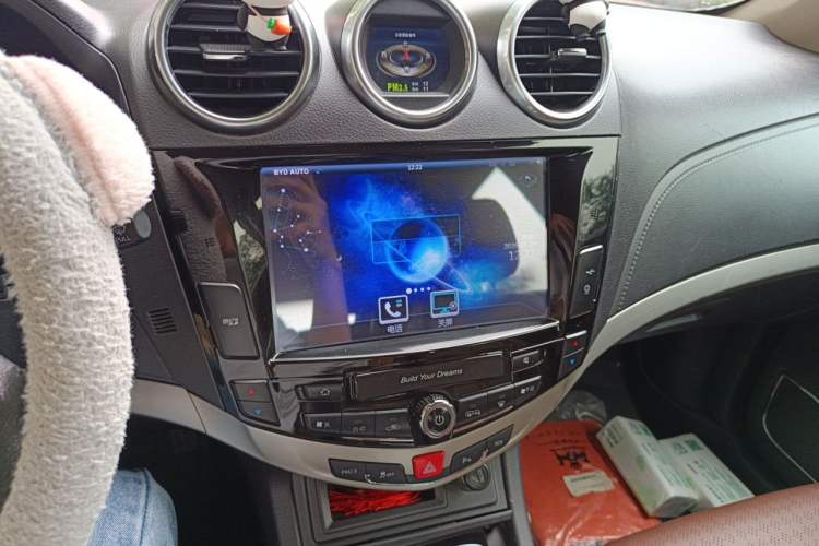Used BYD S7 2015 2.0T Upgraded Automatic Luxury Version Audio And AC Panel