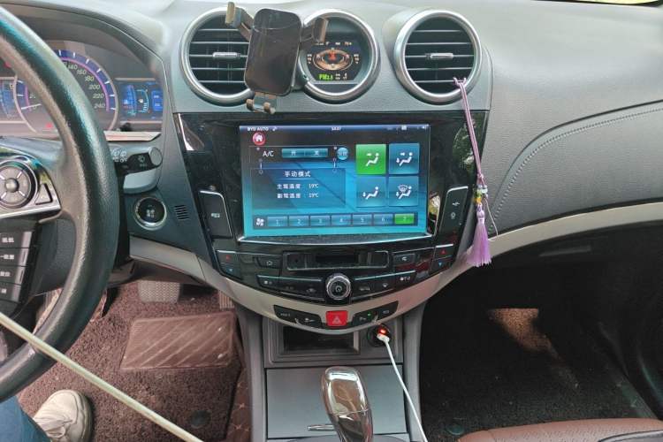 Used BYD S7 2015 2.0T Upgraded Automatic Luxury Version Audio And AC Panel