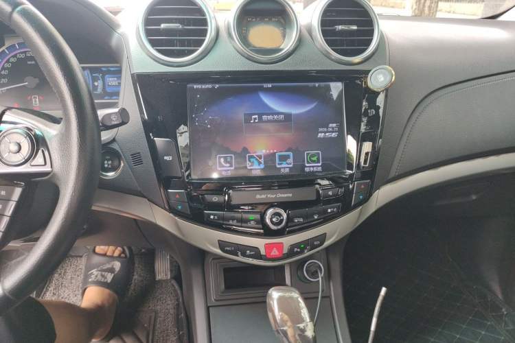 Used BYD S7 2015 2.0T Automatic Prestige Model Audio And AC Panel