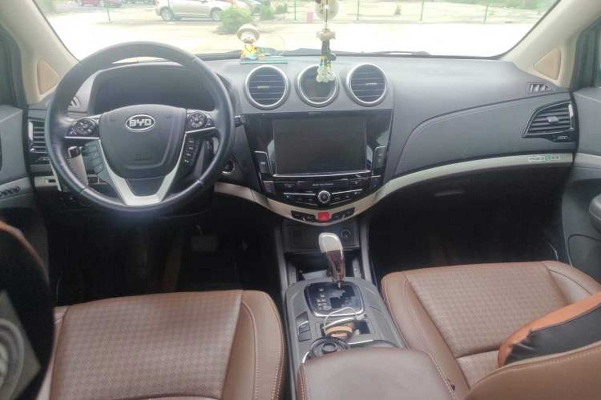 Used BYD S7 2015 2.0T Automatic Flagship Edition Center Console