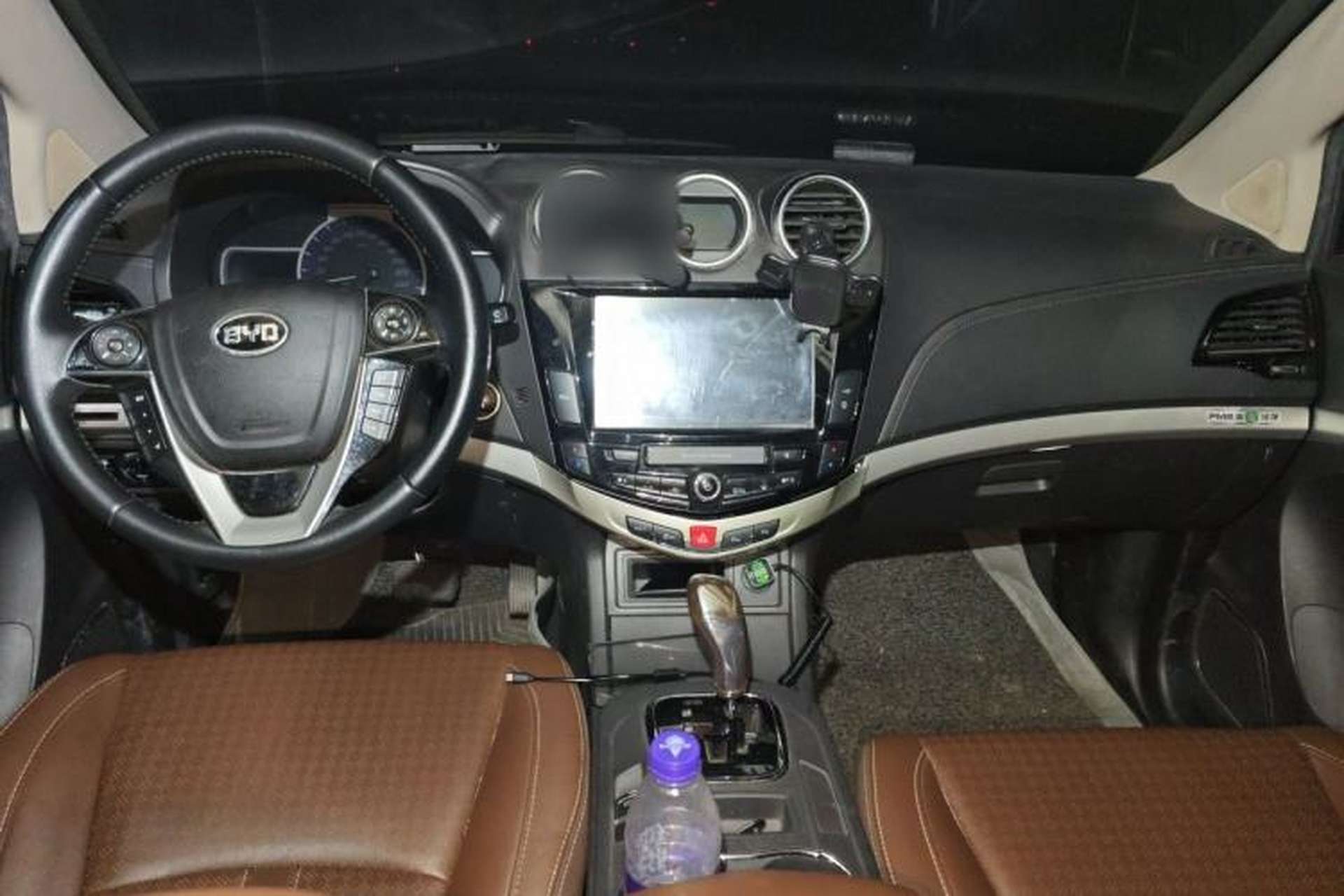 Used BYD S7 2015 2.0T Upgraded Automatic Luxury Version Center Console