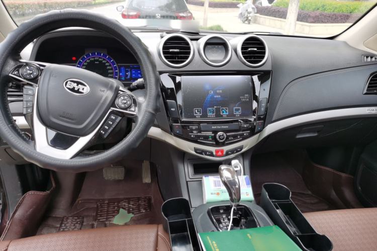 Used BYD S7 2015 2.0T Upgraded Automatic Luxury Version Center Console