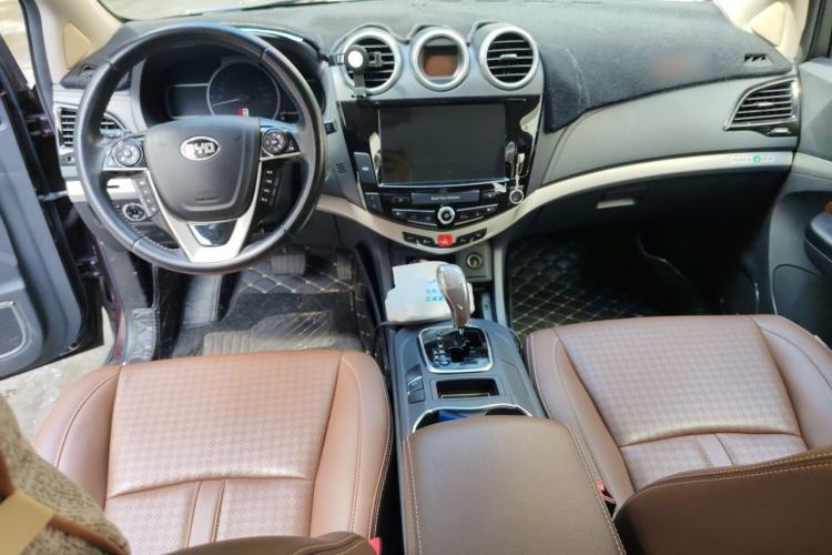 Used BYD S7 2015 2.0T Upgraded Automatic Luxury Version Center Console