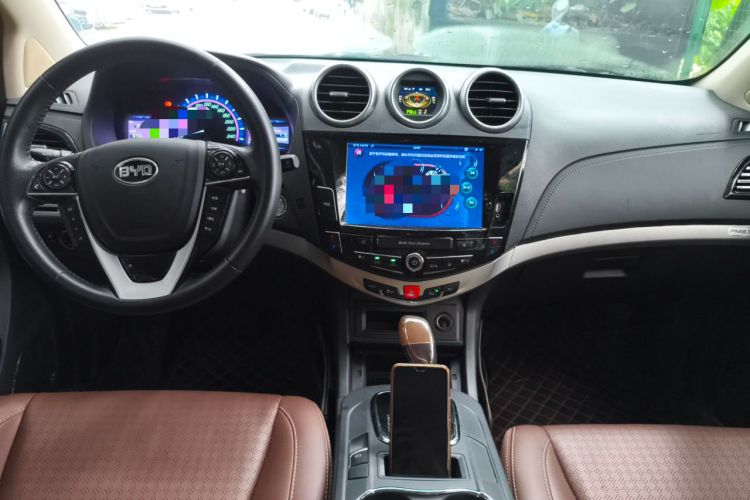 Used BYD S7 2015 2.0T Upgraded Automatic Luxury Version Center Console