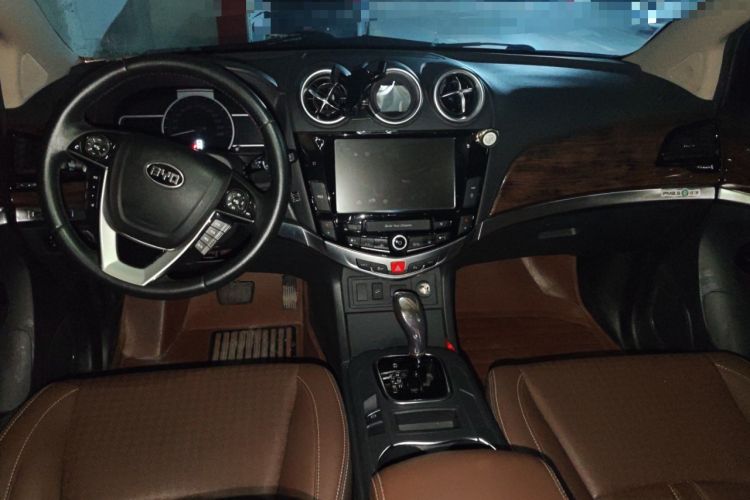 Used BYD S7 2015 2.0T Upgraded Automatic Luxury Version Center Console