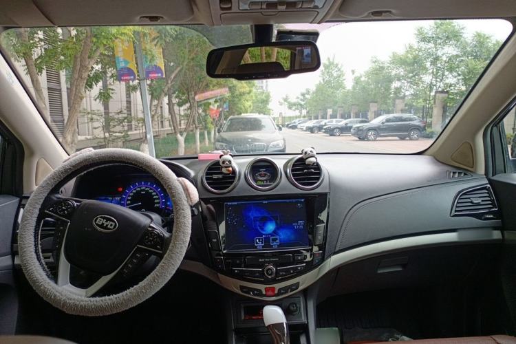Used BYD S7 2015 2.0T Upgraded Automatic Luxury Version Center Console
