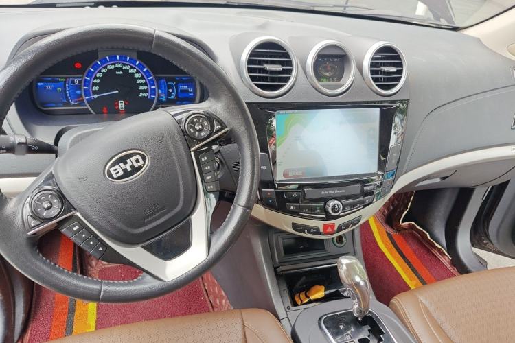 Used BYD S7 2015 2.0T Upgraded Automatic Luxury Version Center Console