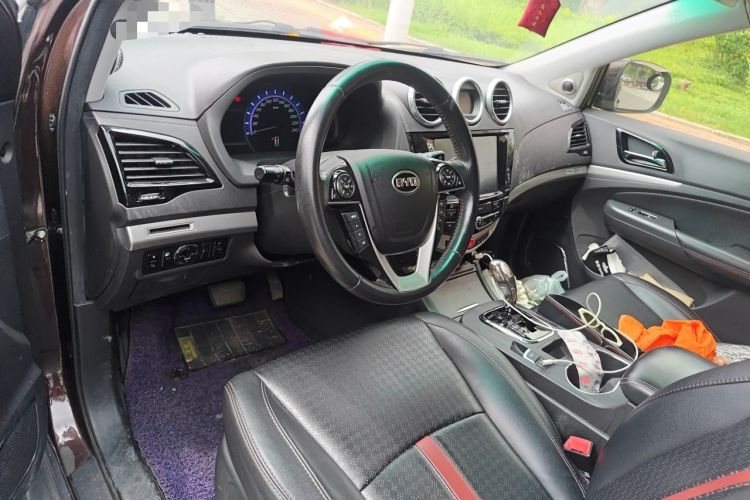 Used BYD S7 2015 2.0T Automatic Prestige Model Center Console