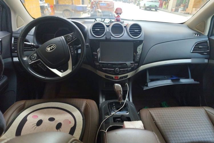 Used BYD S7 2015 2.0T Upgraded Automatic Luxury Version Center Console