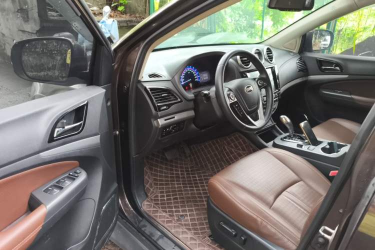 Used BYD S7 2015 2.0T Upgraded Automatic Luxury Version Driver Seat