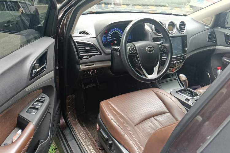 Used BYD S7 2015 2.0T Upgraded Automatic Luxury Version Driver Seat