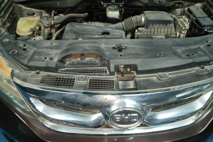 Used BYD S7 2015 2.0T Automatic Prestige Model Engine Bay