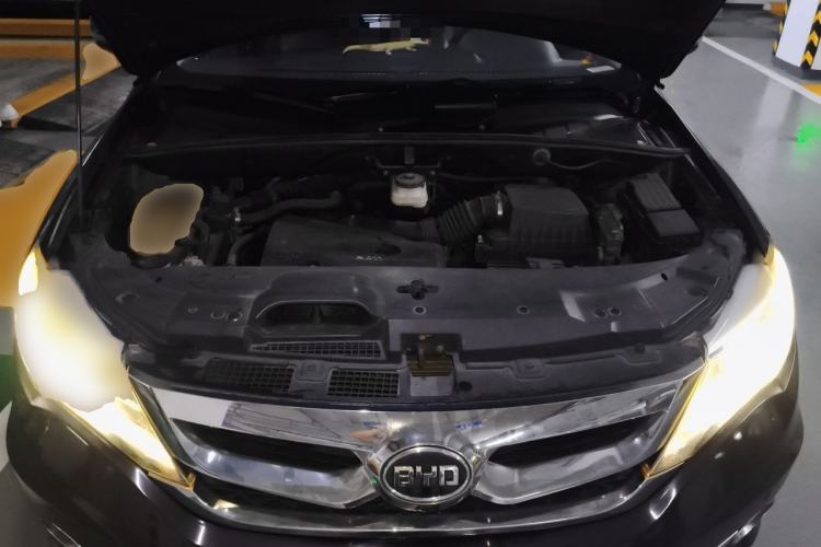 Used BYD S7 2015 2.0T Automatic Flagship Edition Engine Bay