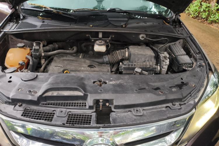 Used BYD S7 2015 2.0T Upgraded Automatic Luxury Version Engine Bay