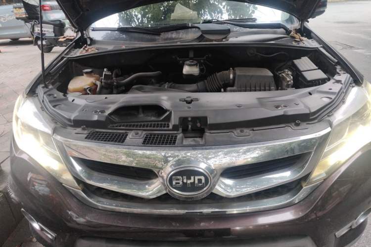 Used BYD S7 2015 2.0T Upgraded Automatic Luxury Version Engine Bay