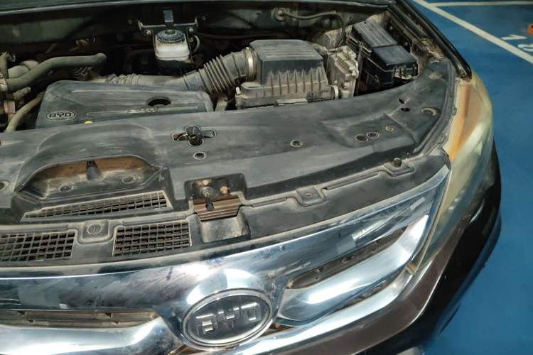 Used BYD S7 2015 2.0T Automatic Prestige Model Engine Bay Left