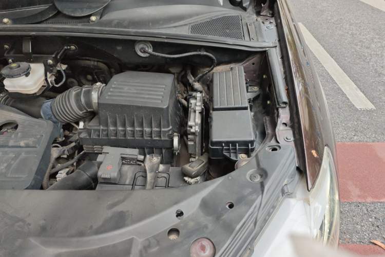 Used BYD S7 2015 2.0T Automatic Flagship Edition Engine Bay Left