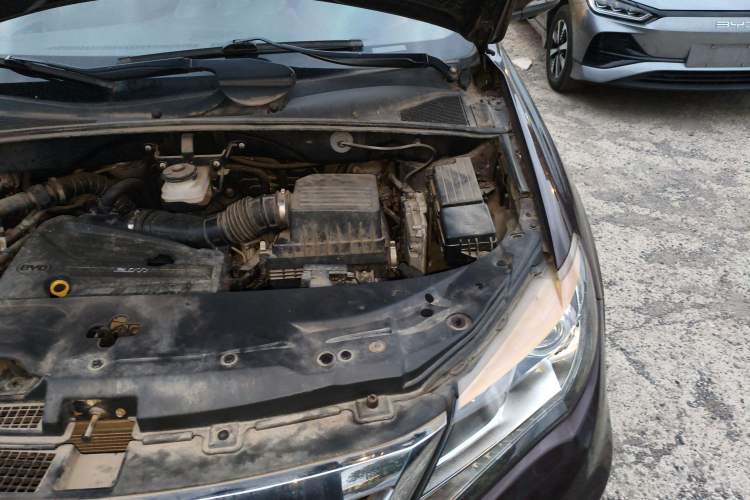 Used BYD S7 2015 2.0T Upgraded Automatic Luxury Version Engine Bay Left